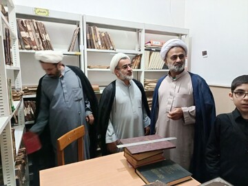 حضور طلاب در نمایشگاه «نسخ سنگی و خطی» کتابخانه اهل‌بیت(ع) آستانه اشرفیه