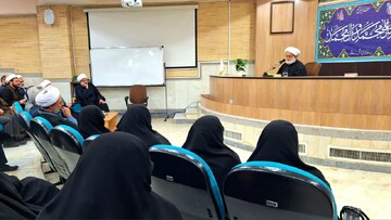 ترک ولایت، جامعه را از برکات الهی محروم می‌کند