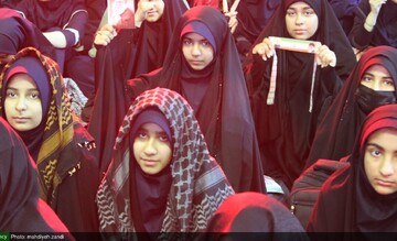 حال و هوای حسینیه ثارالله در آستانه شهادت حضرت زهرا(س) با حضور دختران فاطمی+عکس