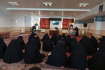 نشست علمی نقد کتاب"آزادی در زندان" در خلخال برگزار شد