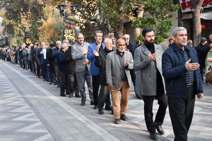 تصاویر / عزاداری خیابانی مردم شهرستان خوی در سالروز شهادت حضرت زهرا (س)