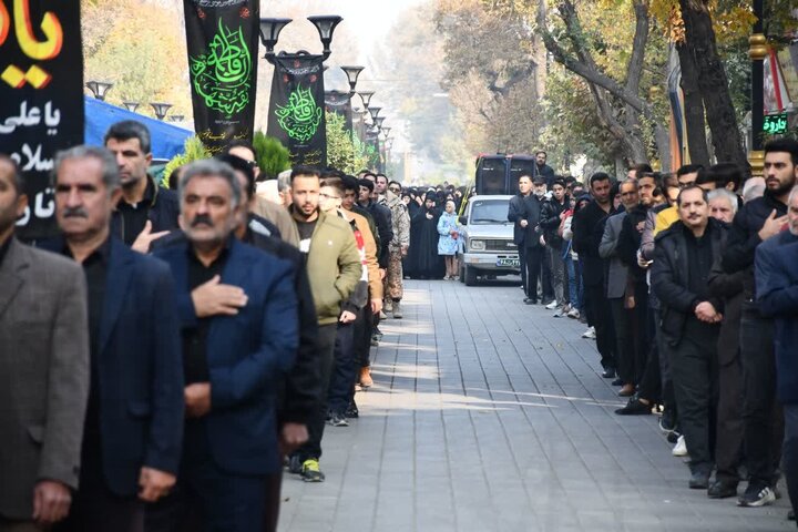 تصاویر / عزاداری خیابانی مردم شهرستان خوی در سالروز شهادت حضرت زهرا (س)