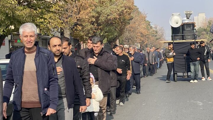 تصاویر/ مراسم عزاداری خیابانی مردم سلماس در سالروز شهادت حضرت زهرا (س)