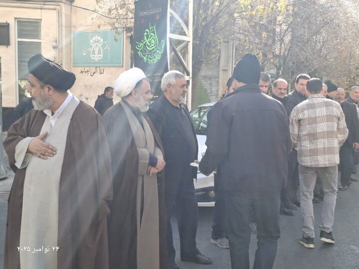 تصاویر/ راه اندای ایستگاه صلواتی توسط طلاب مدرسه علمیه امام خمینی (ره) ماکو در سالروز شهادت حضرت زهرا (س)