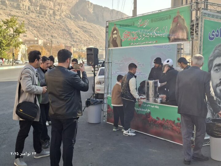 تصاویر/ راه اندای ایستگاه صلواتی توسط طلاب مدرسه علمیه امام خمینی (ره) ماکو در سالروز شهادت حضرت زهرا (س)