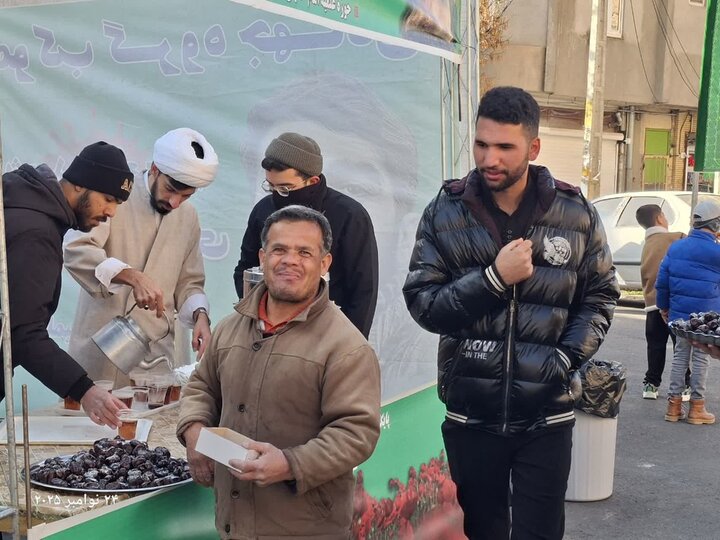 تصاویر/ راه اندای ایستگاه صلواتی توسط طلاب مدرسه علمیه امام خمینی (ره) ماکو در سالروز شهادت حضرت زهرا (س)