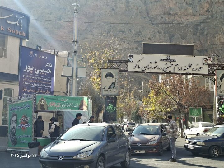 تصاویر/ راه اندای ایستگاه صلواتی توسط طلاب مدرسه علمیه امام خمینی (ره) ماکو در سالروز شهادت حضرت زهرا (س)