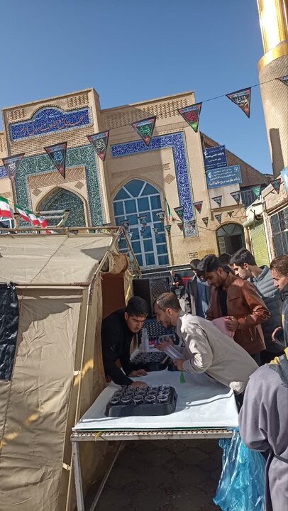 تصاویر/ راه اندای ایستگاه صلواتی توسط طلاب مدرسه علمیه امام خمینی (ره) ماکو در سالروز شهادت حضرت زهرا (س)