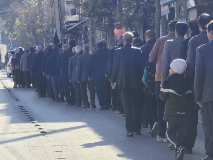 تصاویر /  دسته عزاداری مردم شهرستان تویسرکان در سوگ حضرت فاطمه زهرا سلام الله علیها