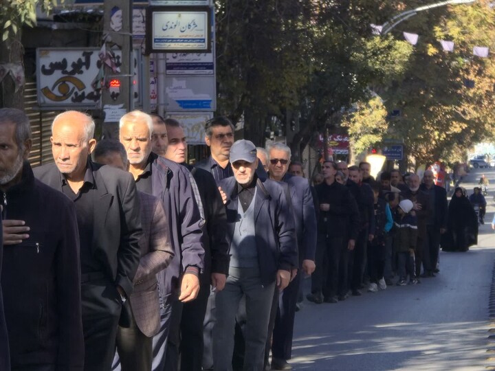 تصاویر /  دسته عزاداری مردم شهرستان تویسرکان در سوگ حضرت فاطمه زهرا سلام الله علیها