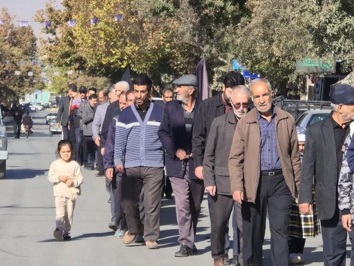 تصاویر /  دسته عزاداری مردم شهرستان تویسرکان در سوگ حضرت فاطمه زهرا سلام الله علیها