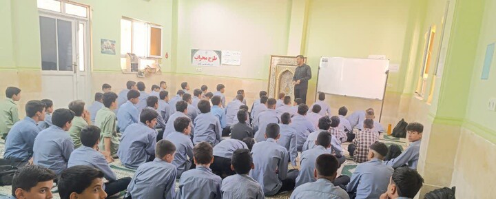 تصاویر/فعالیت طلاب و روحانیون مدرسه علمیه ولی عصر(عج)‌اهواز در ایام فاطمیه