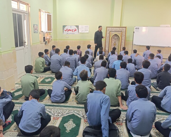 تصاویر/فعالیت طلاب و روحانیون مدرسه علمیه ولی عصر(عج)‌اهواز در ایام فاطمیه