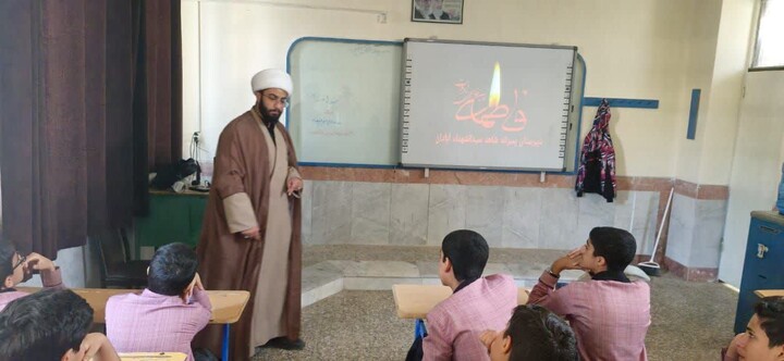 تصاویر/فعالیت طلاب و روحانیون مدرسه علمیه ولی عصر(عج)‌اهواز در ایام فاطمیه