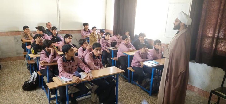 تصاویر/فعالیت طلاب و روحانیون مدرسه علمیه ولی عصر(عج)‌اهواز در ایام فاطمیه