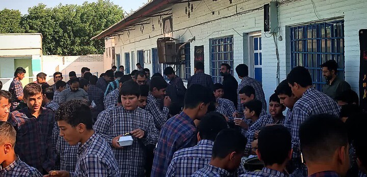 تصاویر/فعالیت طلاب و روحانیون مدرسه علمیه ولی عصر(عج)‌اهواز در ایام فاطمیه