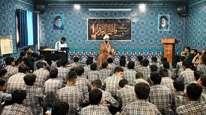 تصاویر/فعالیت طلاب و روحانیون مدرسه علمیه ولی عصر(عج)‌اهواز در ایام فاطمیه