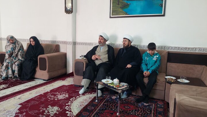 تصاویر / دیدار مدیرکل خدمات حوزه‌های علمیه زنجان با روحانیون پیشقراول فرهنگ در ابهر و خرمدره