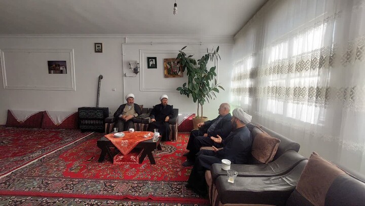 تصاویر / دیدار مدیرکل خدمات حوزه‌های علمیه زنجان با روحانیون پیشقراول فرهنگ در ابهر و خرمدره