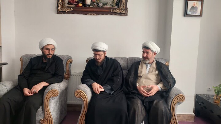 تصاویر / دیدار مدیرکل خدمات حوزه‌های علمیه زنجان با روحانیون پیشقراول فرهنگ در ابهر و خرمدره