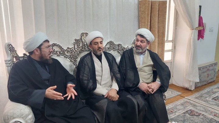 تصاویر / دیدار مدیرکل خدمات حوزه‌های علمیه زنجان با روحانیون پیشقراول فرهنگ در ابهر و خرمدره
