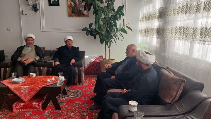 تصاویر / دیدار مدیرکل خدمات حوزه‌های علمیه زنجان با روحانیون پیشقراول فرهنگ در ابهر و خرمدره