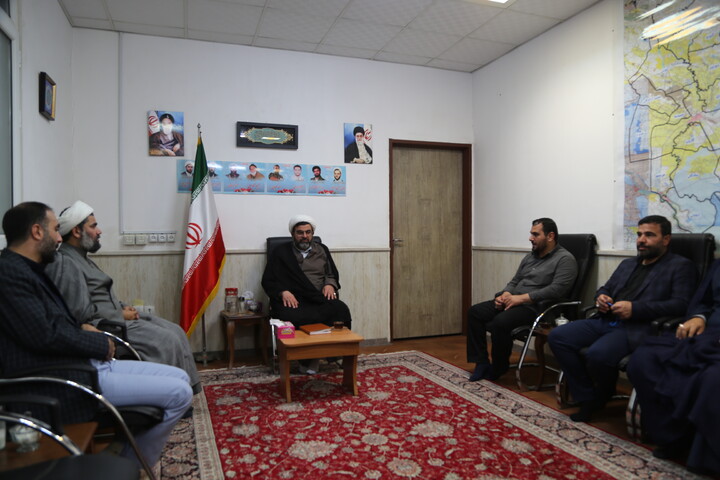 دیدار جمعی از مدیران شهرداری اهواز با مدیر حوزه علمیه خوزستان
