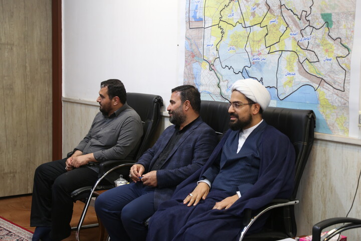 دیدار جمعی از مدیران شهرداری اهواز با مدیر حوزه علمیه خوزستان
