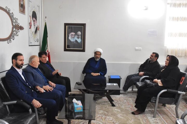 تصاویر/دیدار مدیرکل بنیاد شهید لرستان با امام جمعه کوهدشت