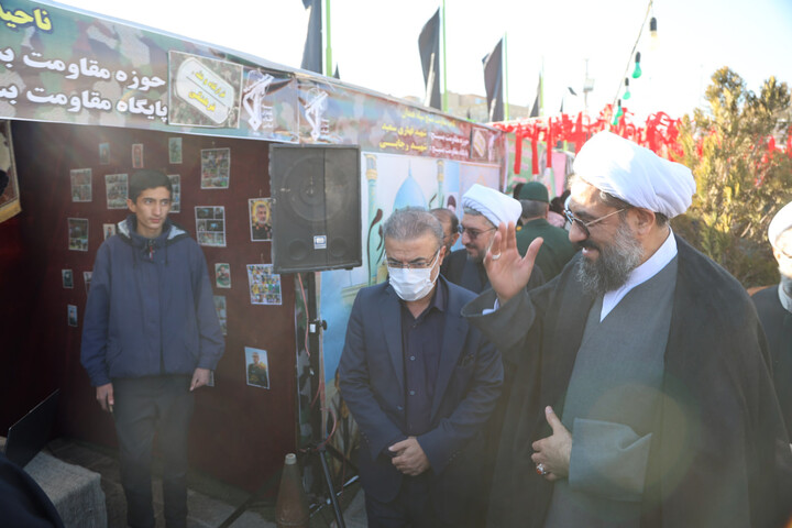 تصااویر / نمایشگاه «اسوه بصیر» در همدان افتتاح شد