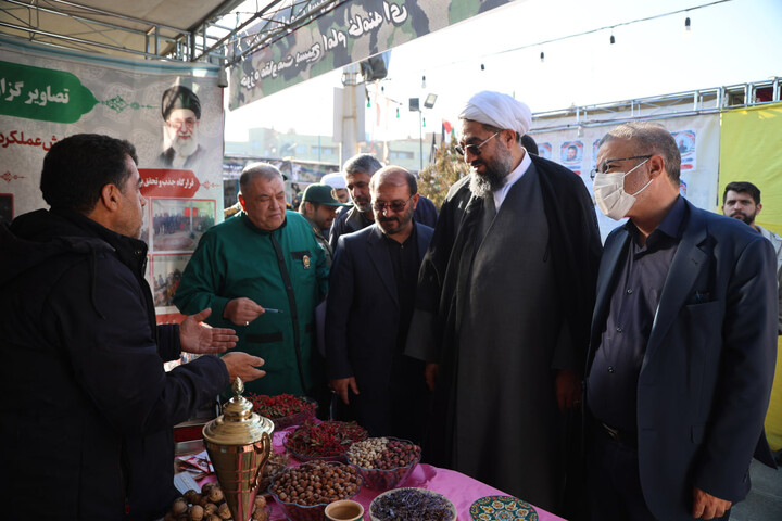 تصااویر / نمایشگاه «اسوه بصیر» در همدان افتتاح شد
