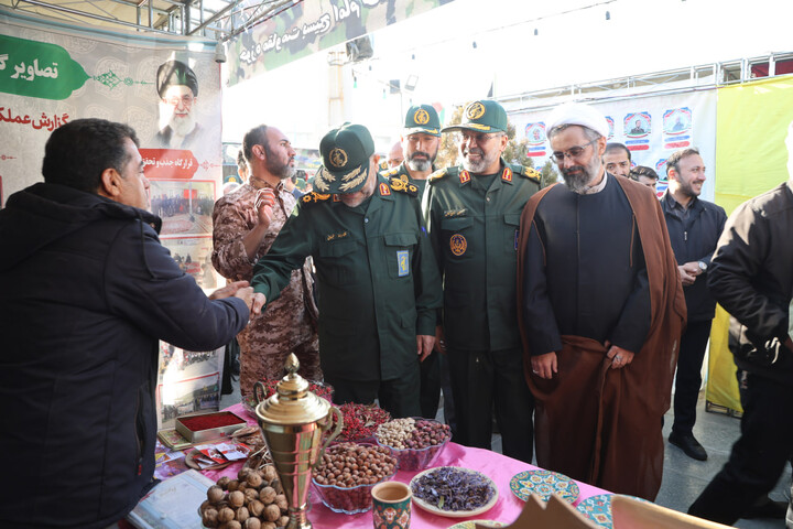 تصااویر / نمایشگاه «اسوه بصیر» در همدان افتتاح شد