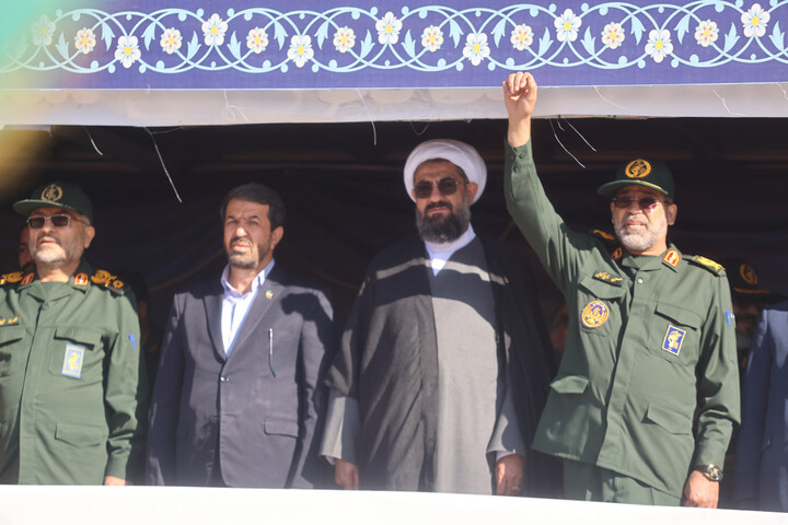 تصاویر /  اجتماع ۱۲ هزار نفری بسیجیان "برای ایران" در همدان