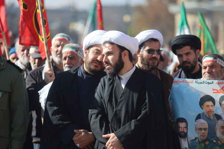 تصاویر /  اجتماع ۱۲ هزار نفری بسیجیان "برای ایران" در همدان