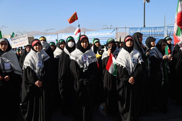 تصاویر /  اجتماع ۱۲ هزار نفری بسیجیان "برای ایران" در همدان