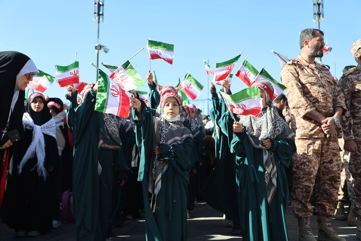 تصاویر /  اجتماع ۱۲ هزار نفری بسیجیان "برای ایران" در همدان