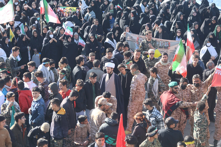 تصاویر /  اجتماع ۱۲ هزار نفری بسیجیان "برای ایران" در همدان