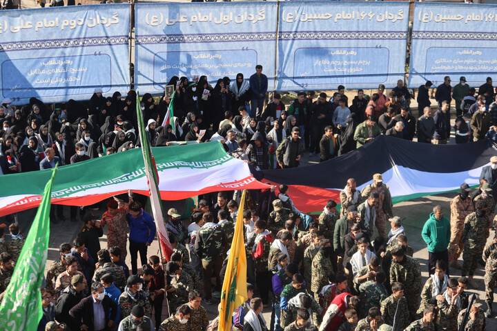 تصاویر /  اجتماع ۱۲ هزار نفری بسیجیان "برای ایران" در همدان