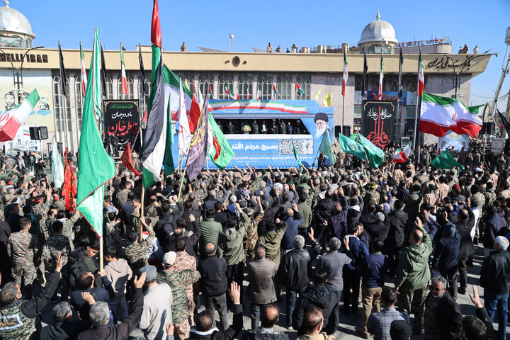 تصاویر /  اجتماع ۱۲ هزار نفری بسیجیان "برای ایران" در همدان