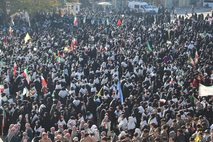 تصاویر /  اجتماع ۱۲ هزار نفری بسیجیان "برای ایران" در همدان