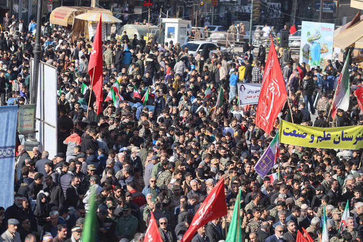 تصاویر /  اجتماع ۱۲ هزار نفری بسیجیان "برای ایران" در همدان