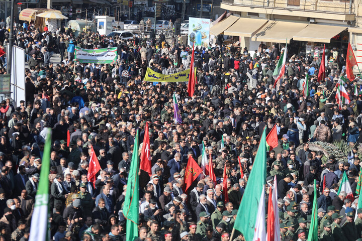 تصاویر /  اجتماع ۱۲ هزار نفری بسیجیان "برای ایران" در همدان