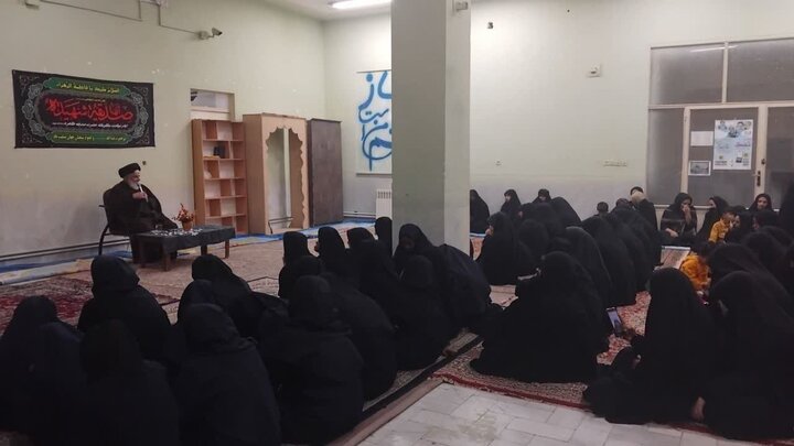 تصاکبر/ برگزاری مراسم سوگواری شهادت حضرت زهرا(س) شهداد توسط طلاب شهداد در یکی از مدارس این شهر