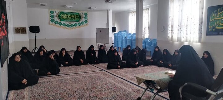 تصاویر/ نشست بصیرتی در مدرسه علمیه الزهرا شهداد