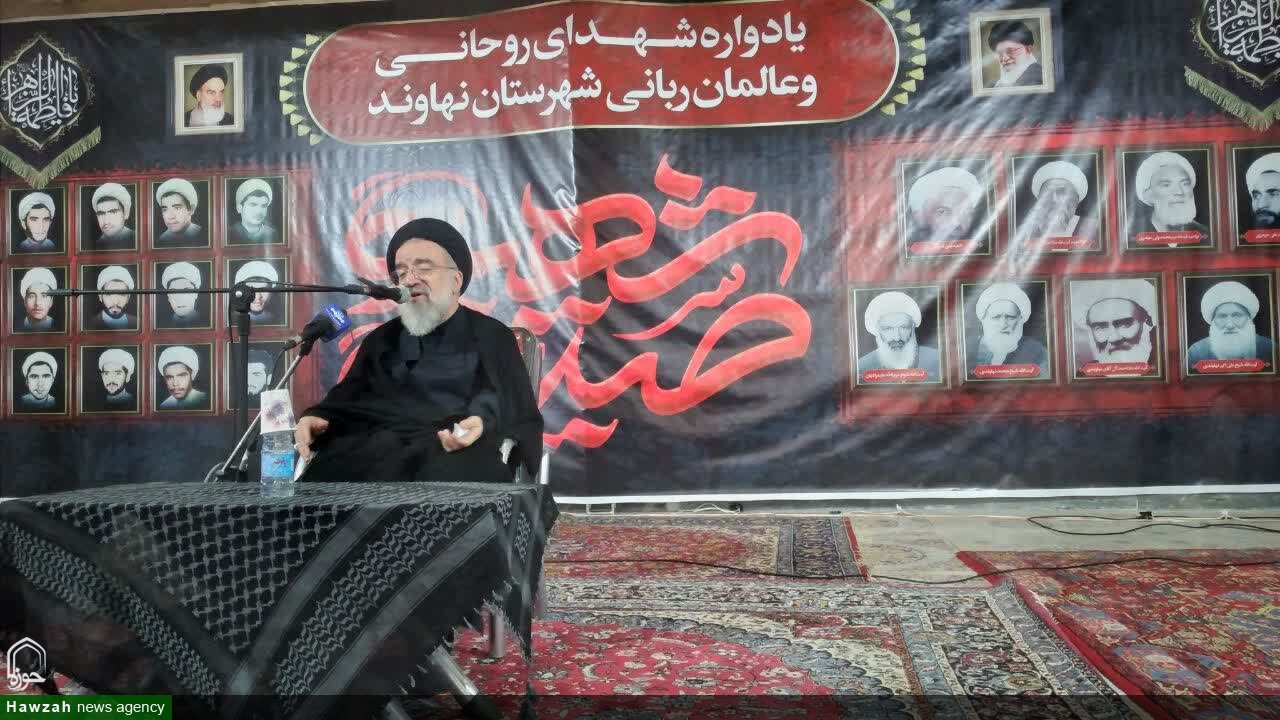 ملت عاشورایی زیر بار تسلیم نمی‌رود