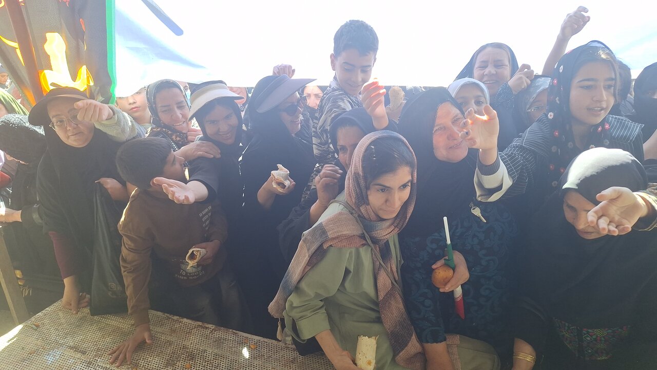 جلوه های ناب خدمت و همدلی در مسیر یازده کیلومتری؛