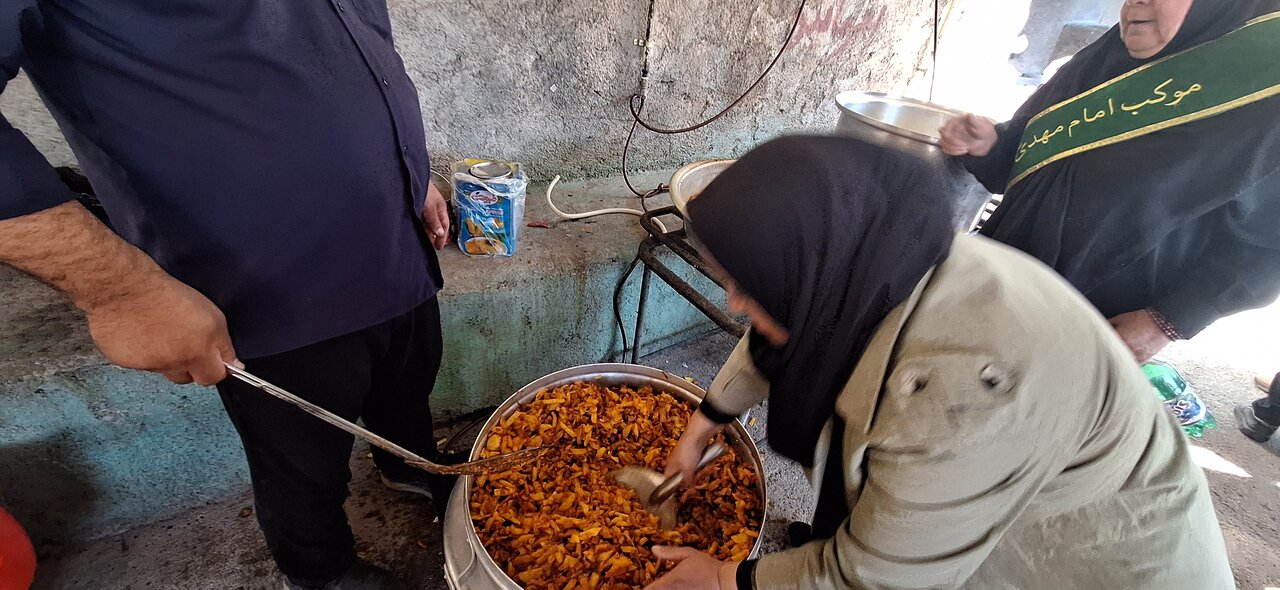 جلوه های ناب خدمت و همدلی در مسیر یازده کیلومتری؛