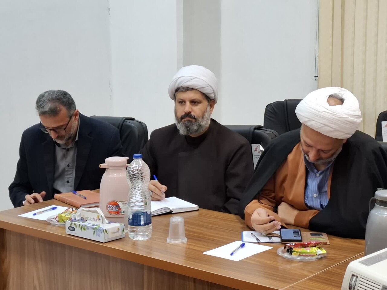 نشست مدیران مدارس و معاونین استانی در مدیریت حوزه علمیه گیلان برگزار شد