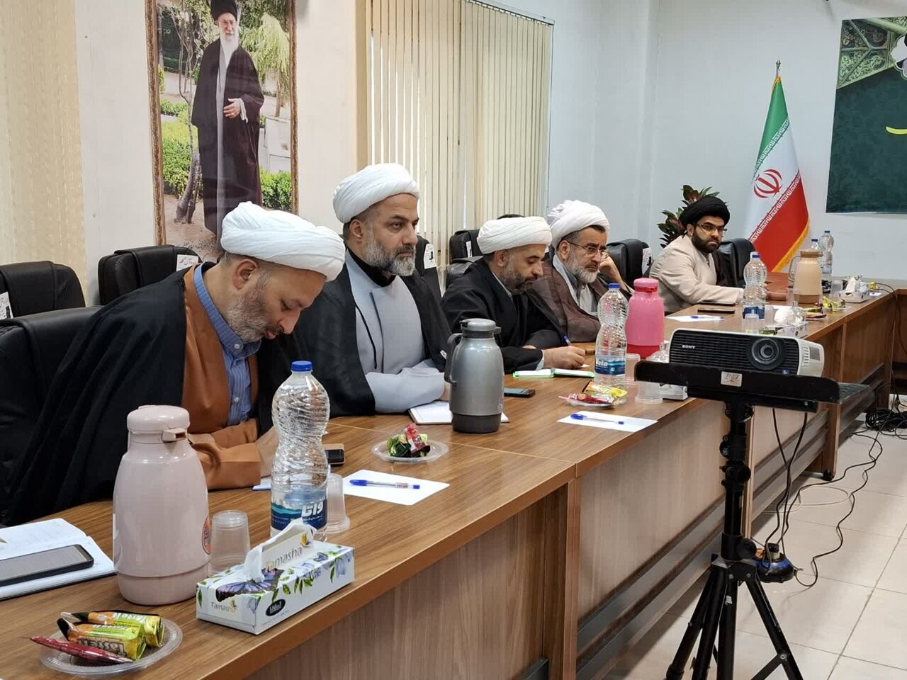 نشست مدیران مدارس و معاونین استانی در مدیریت حوزه علمیه گیلان برگزار شد