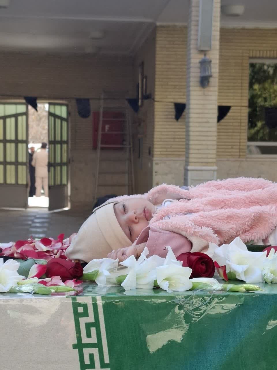 استقبال طلاب خواهر از شهید گمنام در مدرسه علمیه تخصصی فاطمه الزهرا (س) اردکان